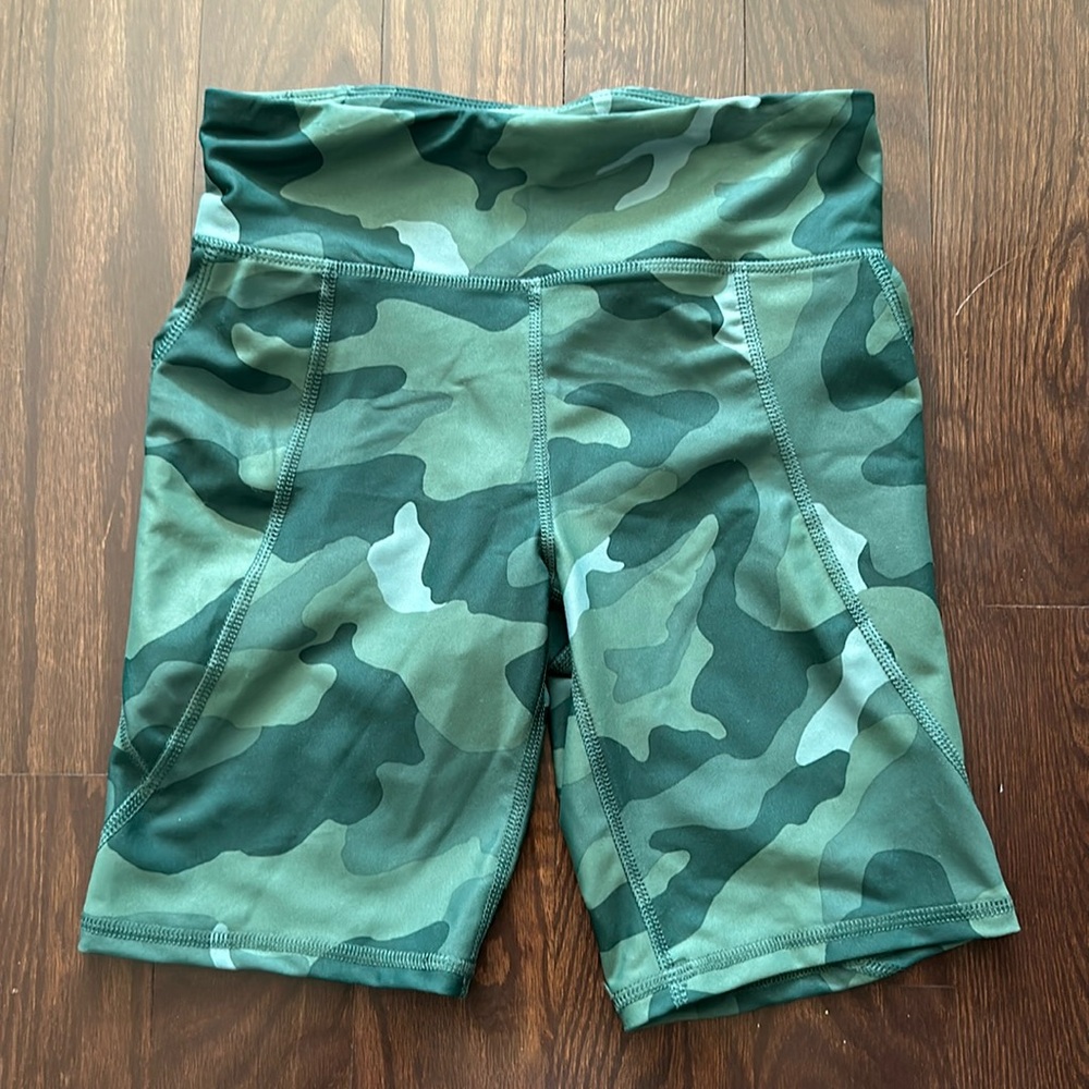 COPY - Girls size 10/12 Old Navy camouflage biker shorts